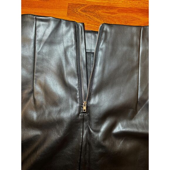SHEIN Black Faux Leather Zipper Mini Skirt - Picture 3 of 4
